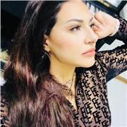 Cantante molto qualificata in canto lirico.
Offro lezioni private con maestro accompagnatore